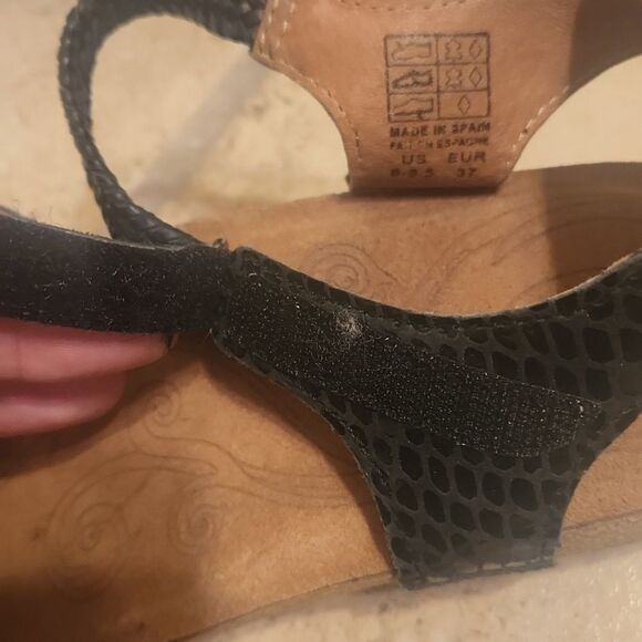 Taos Women's "Ziggie" Black Snakeskin-Print Sandals Size 6-6.5 - Picture 3 of 9